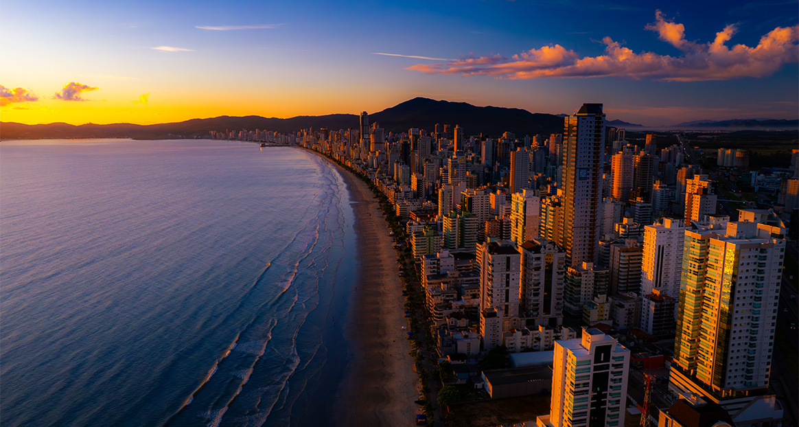 Vista aérea da orla de Porto Belo